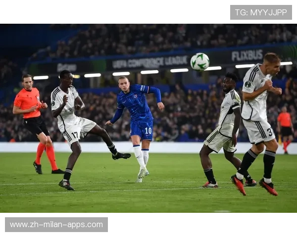 切尔西中路强行推进，穆德里克劲射撕裂球网